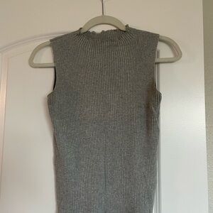 Uniqlo Gray Ribbed Knit Top